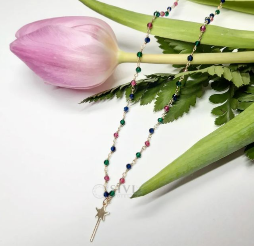 Collana rosario con cristalli rosa, verdi, blu e ciondolo con bacchetta magica